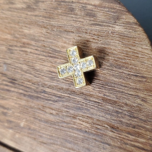 P121 charm or pendant crystal cross - Picture 1 of 3